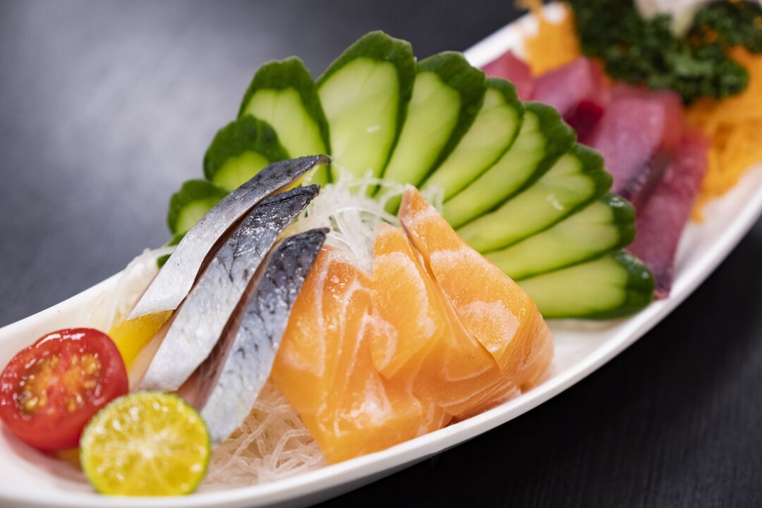 A hal és a zöldségek egészséges részei az alacsony szénhidráttartalmú keto diétának